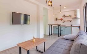 Agh Elite Apartments & Studios
